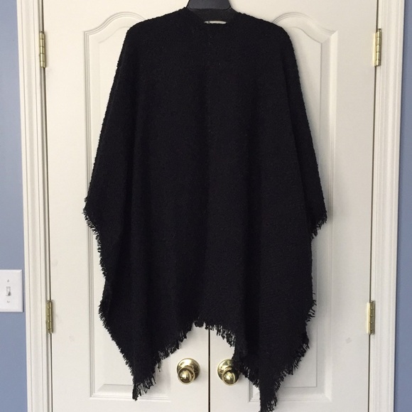 NWT  ACCESSORY STREET
Embroidered Boucle Knit Wrap - Picture 4 of 5